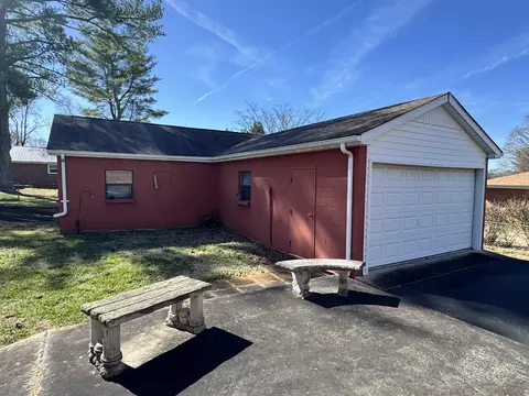 Exterior - 205 Mary Sharp Dr, Decherd, TN 37324 photo 2 of 5