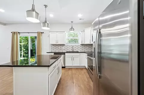 Kitchen - 2981 Sharp Top Rd, Palmyra, TN 37142 photo 2 of 2