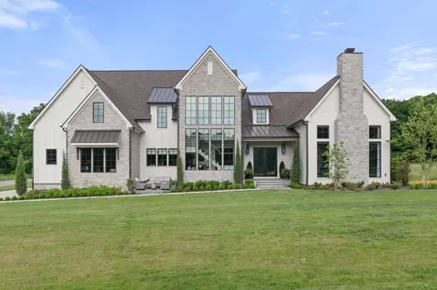 1936 Silver Fox Rd, Thompsons Station, TN 37179