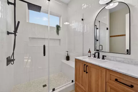 Bath - 1677 Blackburn Ln, Spring Hill, TN 37174 photo 1 of 5