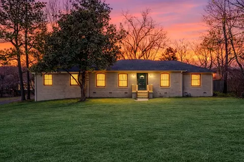 102 Cloverdale Ct, Hendersonville, TN 37075