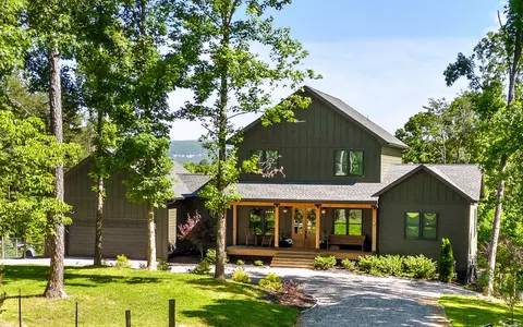 852 Old Grand Center Rd, Chickamauga, GA 30707