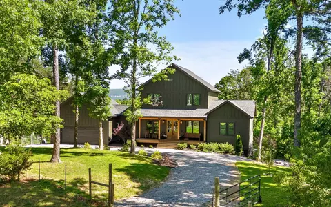 852 Old Grand Center Rd, Chickamauga, GA 30707