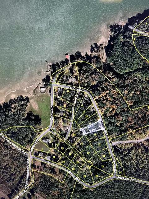 0 Snow Rd, Big Sandy, TN 38221