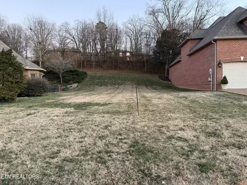 247 Savannah Park Dr, Maryville, TN 37803