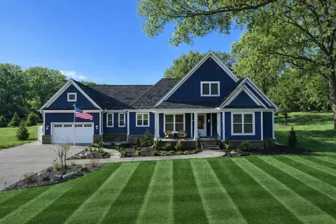 200 Hickory Hill Dr, Cottontown, TN 37048