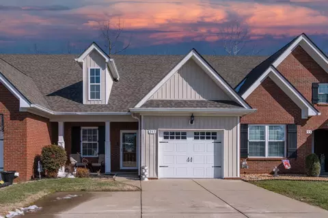 217 Hillcrest Dr, Clarksville, TN 37043