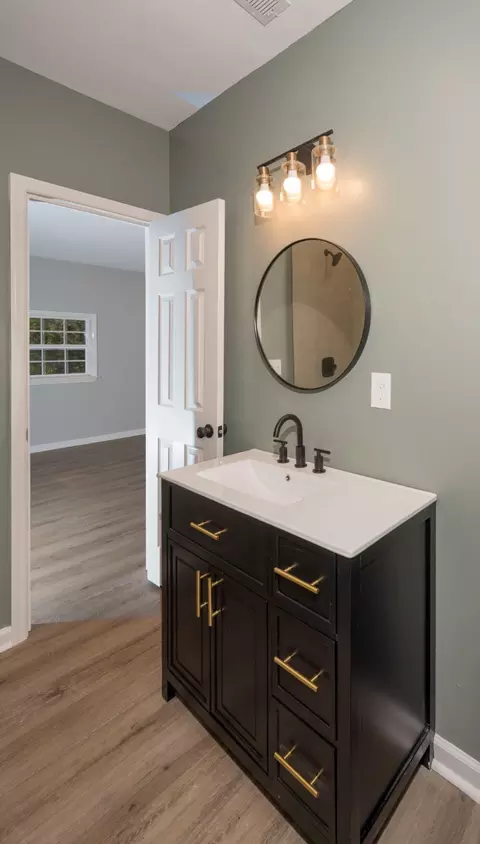 Bath - 113 Pine Circle Dr, Franklin, TN 37069 photo 4 of 6
