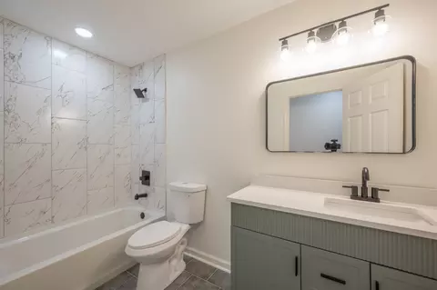 Bath - 113 Pine Circle Dr, Franklin, TN 37069 photo 3 of 6