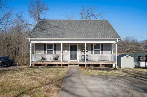 402 S Mulberry St, Dickson, TN 37055