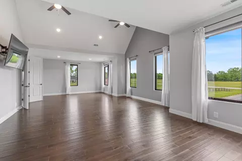 Living - 3791 Sylvia Rd, Dickson, TN 37055 photo 3 of 7