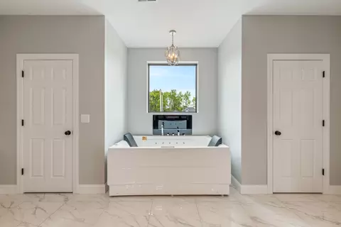 Bath - 3791 Sylvia Rd, Dickson, TN 37055 photo 6 of 8