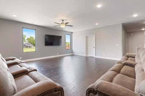 Living - 3791 Sylvia Rd, Dickson, TN 37055 photo 2 of 7