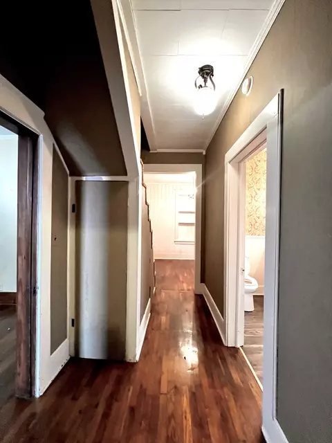Entry Way - 518 2nd Ave S, Loretto, TN 38469 photo 3 of 7