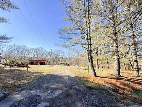1324 Edmenson Rd, Clarksville, TN 37040