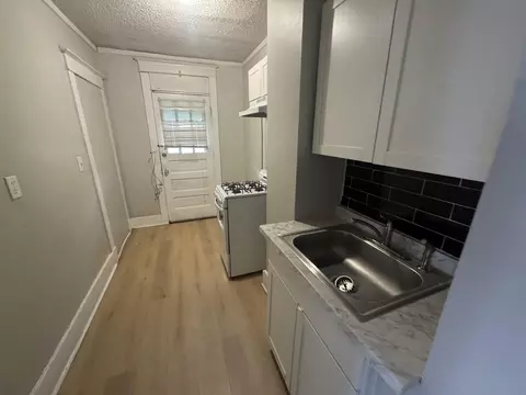 Entry Way - 2012 Carnes Ave, Memphis, TN 38114 photo 2 of 2