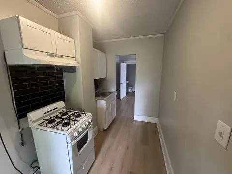 Kitchen - 2012 Carnes Ave, Memphis, TN 38114 photo 4 of 6