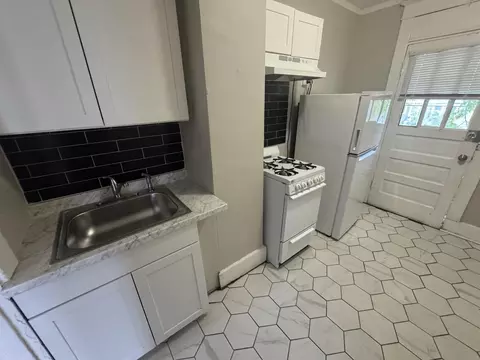 Kitchen - 2012 Carnes Ave, Memphis, TN 38114 photo 5 of 6
