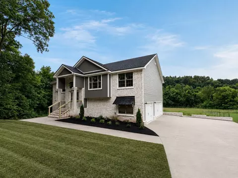 1830 Mcwhorter Dr, Cunningham, TN 37052