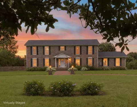 121 Old Jackson Hwy, Leoma, TN 38468