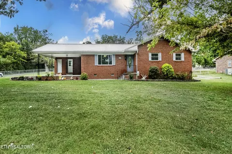 225 Fairview School Cir, Maryville, TN 37803