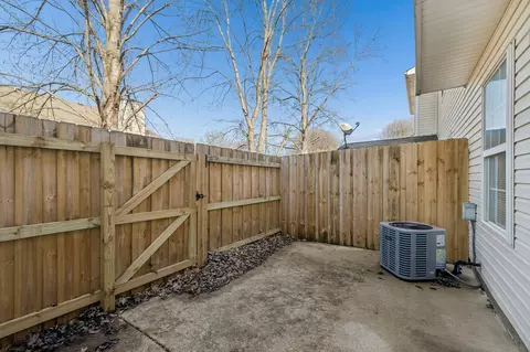 Exterior - 306 Arapaho Dr, Murfreesboro, TN 37128 photo 6 of 8