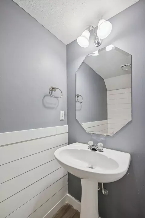 Bath - 306 Arapaho Dr, Murfreesboro, TN 37128 photo 1 of 3