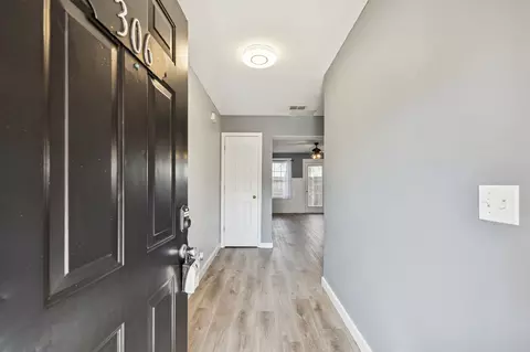 Entry Way - 306 Arapaho Dr, Murfreesboro, TN 37128 photo 1 of 4