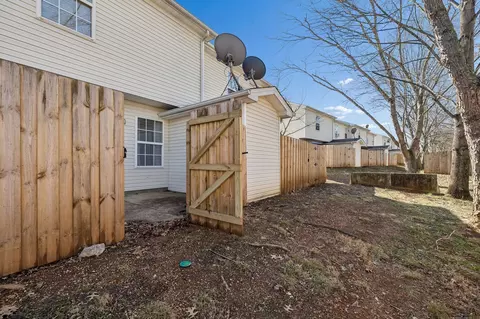 Exterior - 306 Arapaho Dr, Murfreesboro, TN 37128 photo 7 of 8