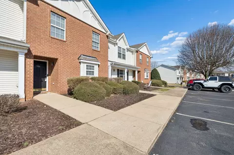 Exterior - 306 Arapaho Dr, Murfreesboro, TN 37128 photo 5 of 8