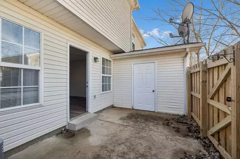 Exterior - 306 Arapaho Dr, Murfreesboro, TN 37128 photo 2 of 8