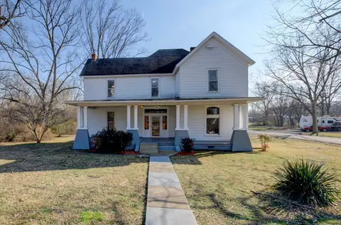 Exterior - 389 Third St, Guthrie, KY 42234 photo 2 of 14