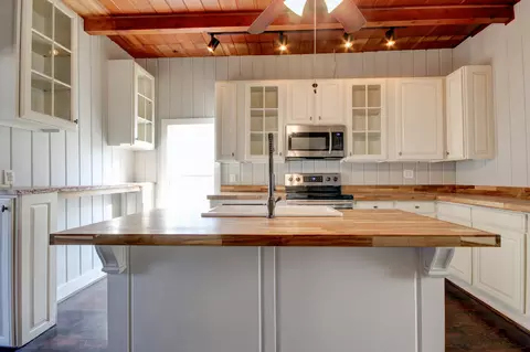Kitchen - 389 Third St, Guthrie, KY 42234 photo 1 of 8