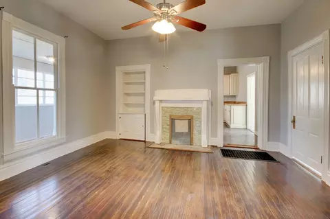 Living - 389 Third St, Guthrie, KY 42234 photo 9 of 12