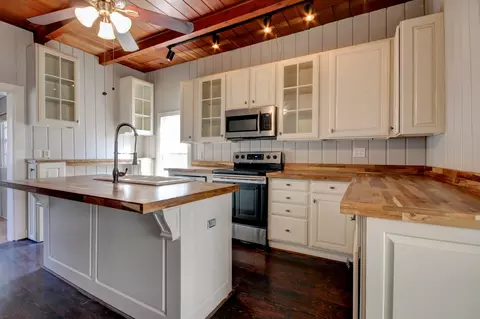 Kitchen - 389 Third St, Guthrie, KY 42234 photo 4 of 8