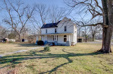 Exterior - 389 Third St, Guthrie, KY 42234 photo 4 of 14