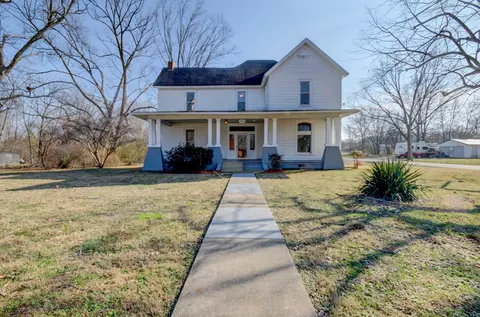 389 Third St, Guthrie, KY 42234