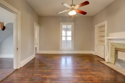 Living - 389 Third St, Guthrie, KY 42234 photo 10 of 12