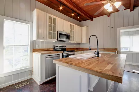 Kitchen - 389 Third St, Guthrie, KY 42234 photo 3 of 8