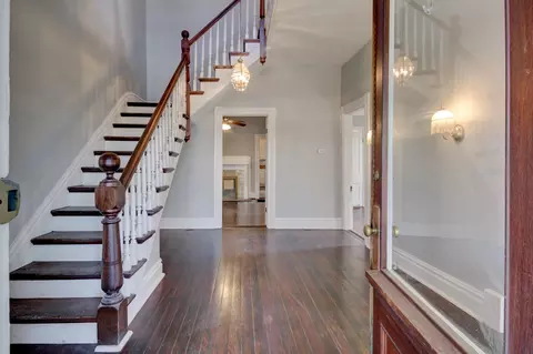 Entry Way - 389 Third St, Guthrie, KY 42234 photo 2 of 7