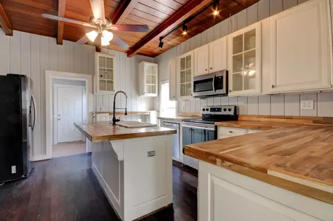 Kitchen - 389 Third St, Guthrie, KY 42234 photo 5 of 8