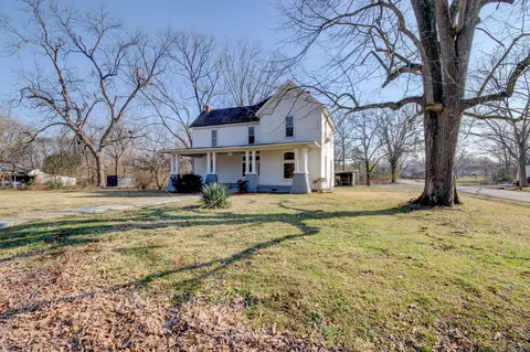 Exterior - 389 Third St, Guthrie, KY 42234 photo 3 of 14