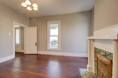 Living - 389 Third St, Guthrie, KY 42234 photo 5 of 12