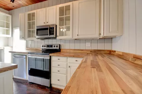Kitchen - 389 Third St, Guthrie, KY 42234 photo 6 of 8