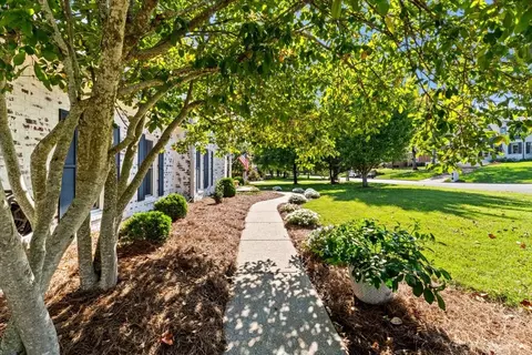Exterior - 1802 Somerset Dr, Murfreesboro, TN 37129 photo 2 of 15
