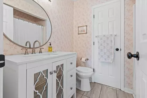 Bath - 1802 Somerset Dr, Murfreesboro, TN 37129 photo 2 of 4