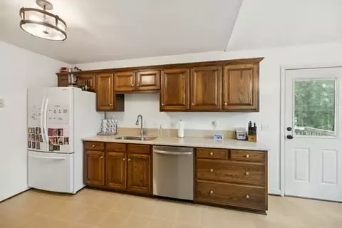 Kitchen - 1403 Cree Ct, Murfreesboro, TN 37129 photo 2 of 3