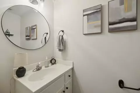 Bath - 1403 Cree Ct, Murfreesboro, TN 37129 photo 1 of 5