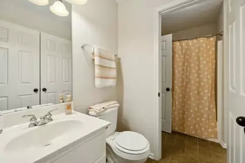 Bath - 1403 Cree Ct, Murfreesboro, TN 37129 photo 5 of 5