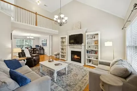 Living - 1403 Cree Ct, Murfreesboro, TN 37129 photo 1 of 1